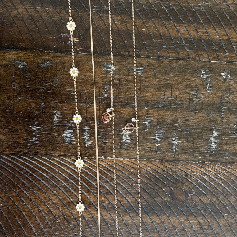 Elegant Gold Necklace Set